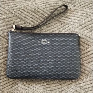 👛 Coach Wristlet